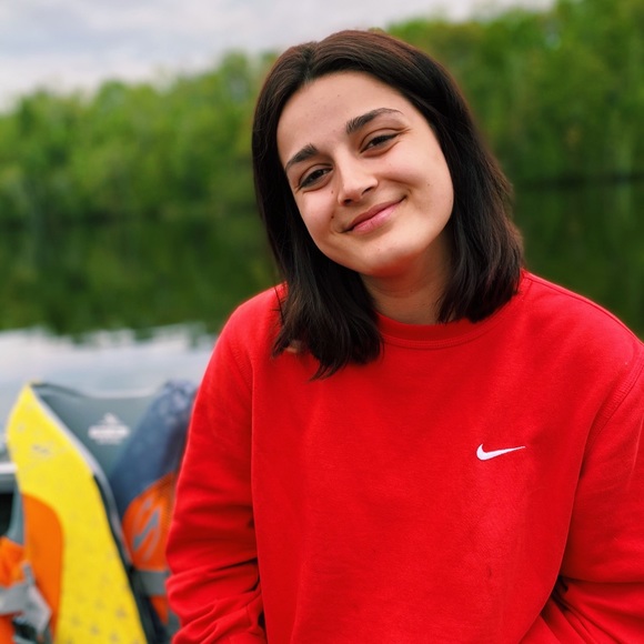 Meet your Posher, Cassandra - Picture 1 of 1